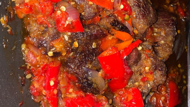 Masakan dendeng lambok khas padang