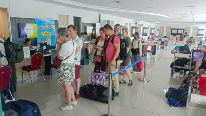Kepadatan wisatawan di Bandara I Gusti Ngurah Rai yang