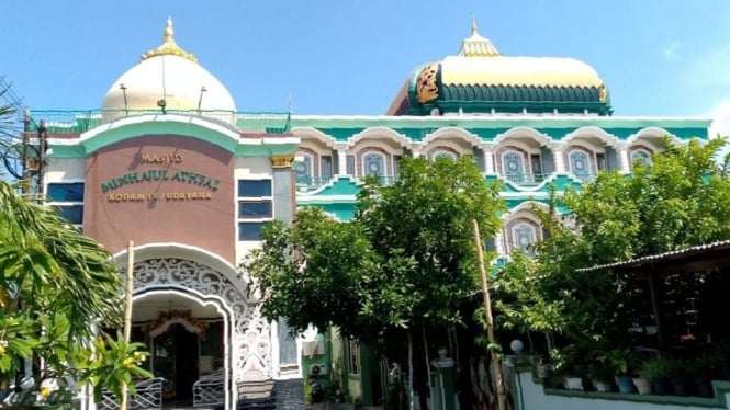 Masjid Minhajul Athfal yang berada di kawasan Pantai Kuta