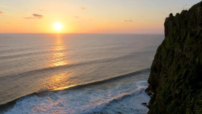 Pura Uluwatu Saat Senja