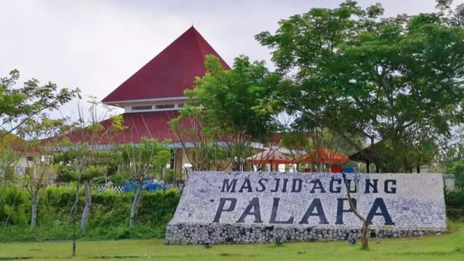 megahnya arsitektur masjid agung palapa bali