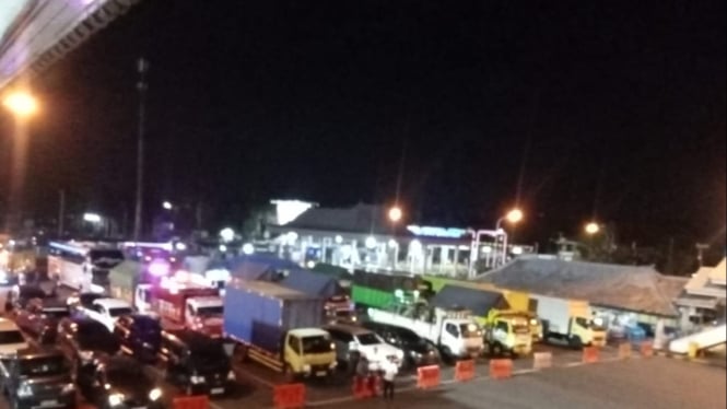 Antrian kendaraan didalam Pelabuhan Gilimanuk