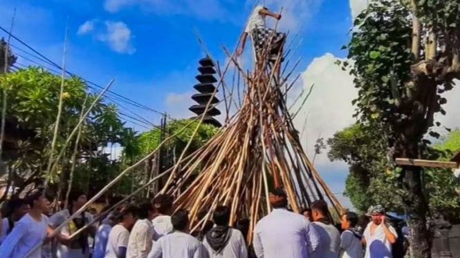 Mekotek Sebagai Wujud Syukur Atas Keberkahan Hidup