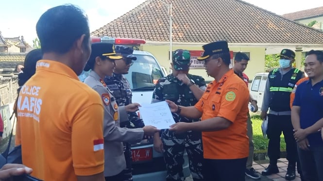 Ke 2 Jenazah dibawa ke RSUD Blambangan, Banyuwangi