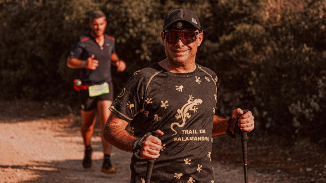 Nordic walking, olahraga yang melatih otot seluruh tubuh.