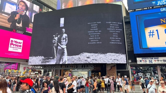 Billboard Album Terbaru Justin Bieber di Times Square, New York City