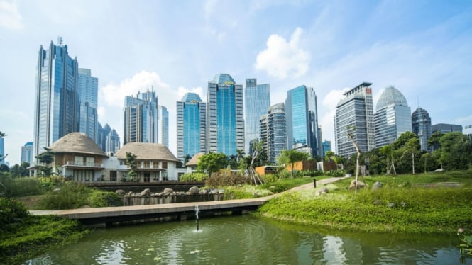 Nordic walking di jakarta untuk olahraga jalan kaki sehat.