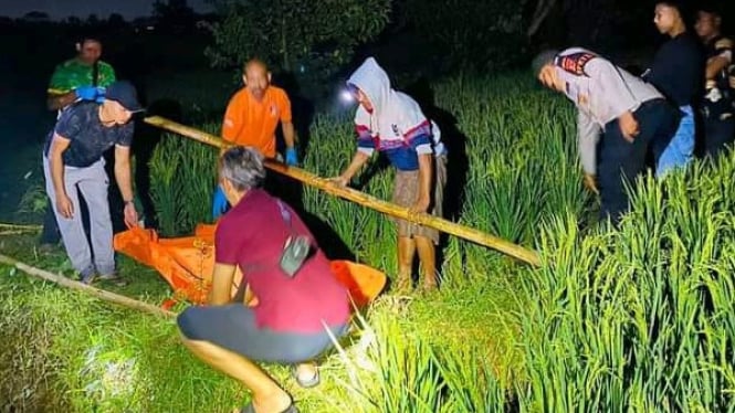 Penemuan mayat di tengah ladang