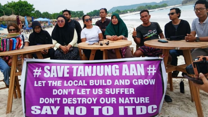 Pedagang tolak pengosongan lahan pantai Tanjung Aan
