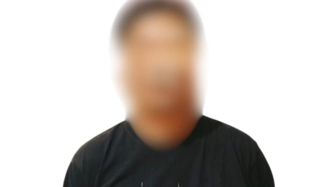 Terduga pelaku penggelapan, AA alias M
