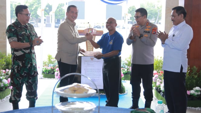 Gubernur Bersama Kapolda NTB Launching Koperasi