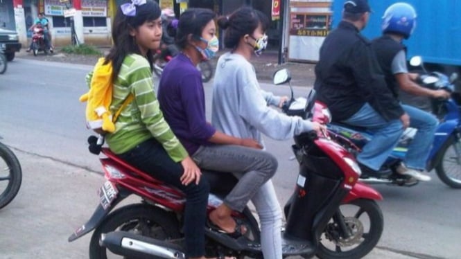 1 motor dengan 3 penumpang