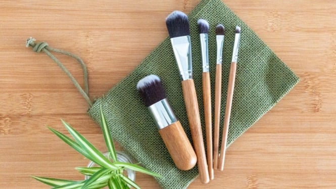 Kuas makeup bambu - sentuhan cantik, tanpa jejak limbah