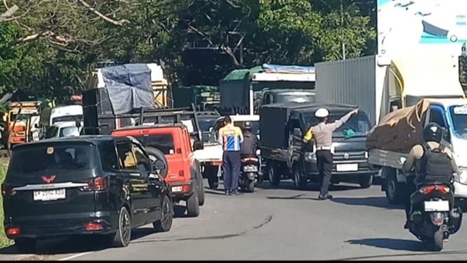 Antrian Kendaraan dari arah Denpasar Menuju Gilimanuk
