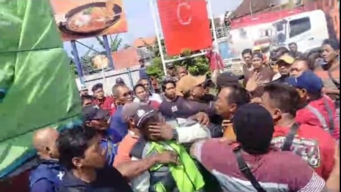 Keributan pengemudi truk dan satpam pelabuhan Ketapang