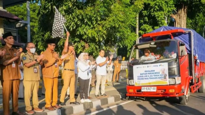 Walikota Mataram Lepas Truk Pengangkut Beras