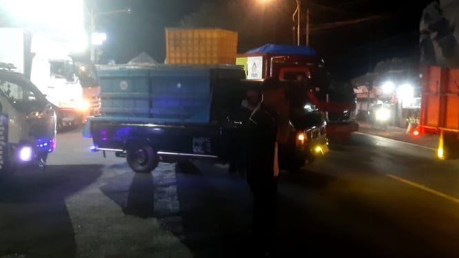 Antrian kendaraan sudah mulai mengalir di Desa Bangsring