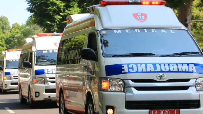 Ambulans siap mengawal FORNAS VII