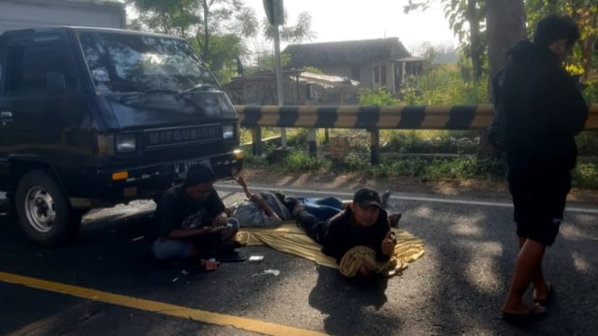 Pengemudi truk mulai kehabisan waktu dan uang akibat macet