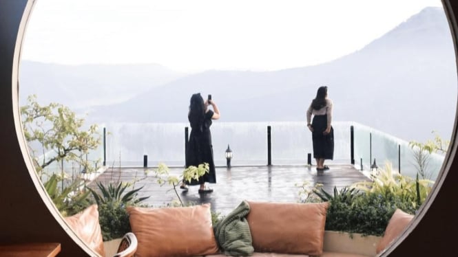 Potret Seorang Wanita di Lunamoon Bali