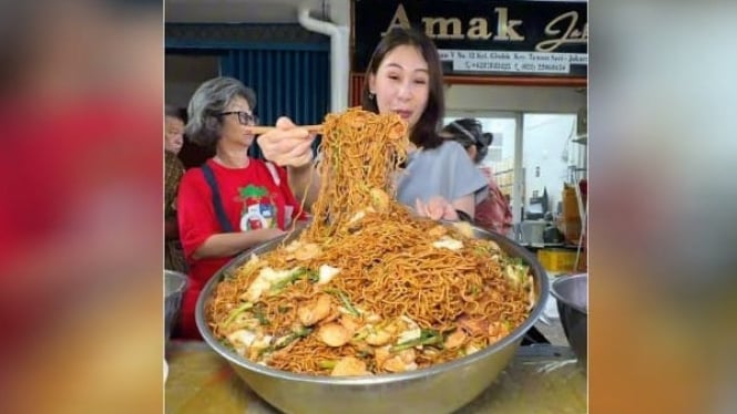 Mie Baskom Glodok