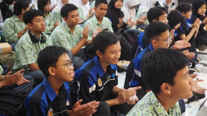 Remaja mengikuti pelatihan literasi keuangan berbasis sekolah