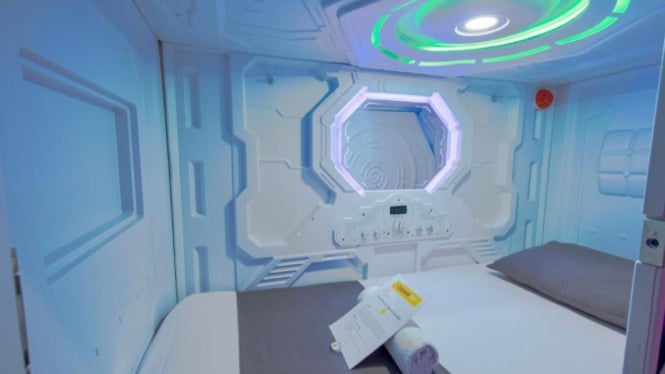 Interior futuristik Capsule Hotel Bali