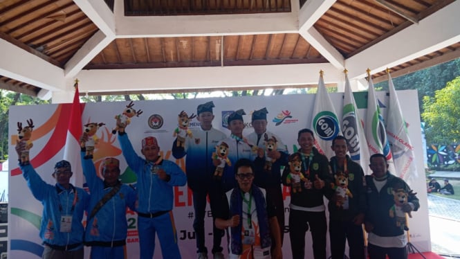 Penyematan Medali Pemenang Balogo