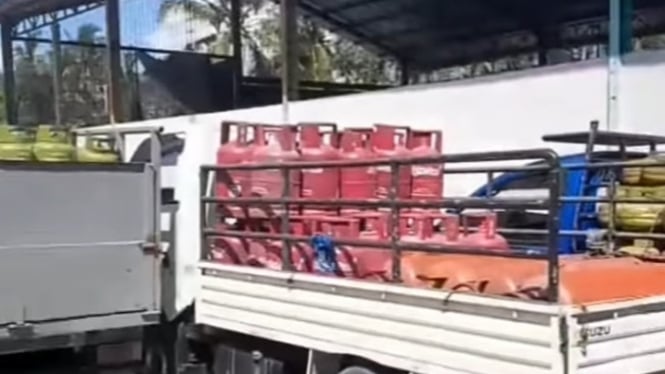 Berbagai ukuran tabung elpiji dalam satu kendaraan