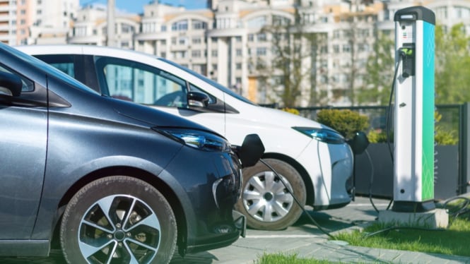 7 Tips Merawat Mobil Listrik