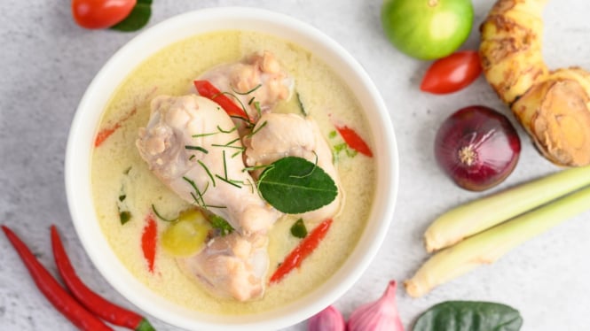 Opor Ayam Santan Kuah