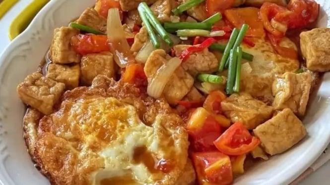 Tahu Telur Tomat, Hangatnya Melegakan Tenggorokan