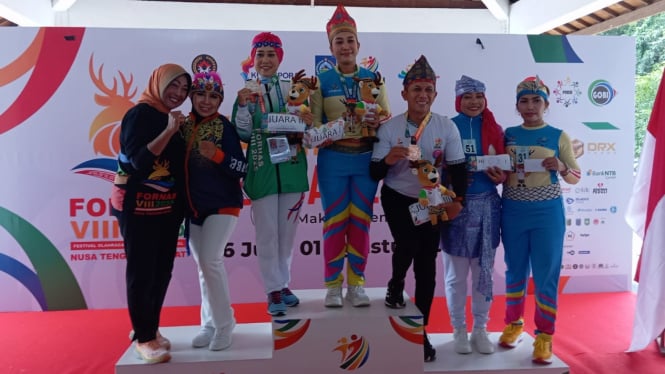 Penyematan Medali Juara Perseorangan
