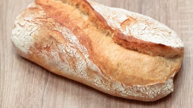Bungkus roti dengan aluminium foil di freezer bisa bikin roti lembek