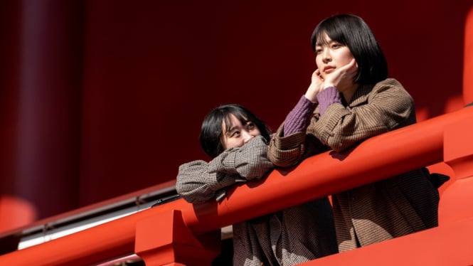 Korean Woman Hang out.