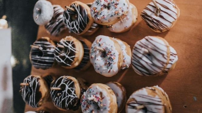 Donat rumahan siap jual: empuk, cantic, dan siap jual