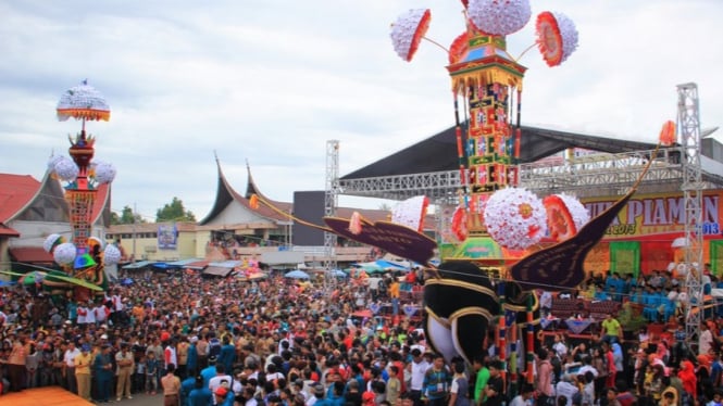 tradisi tabuik Sumatra barat