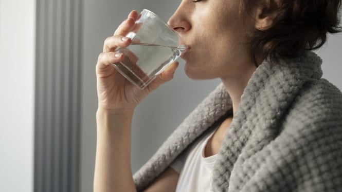 Minum air hangat di pagi hari, kunci sehat alami