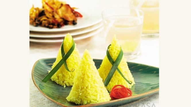 Nasi kuning gurih untuk pelengkap tumpeng
