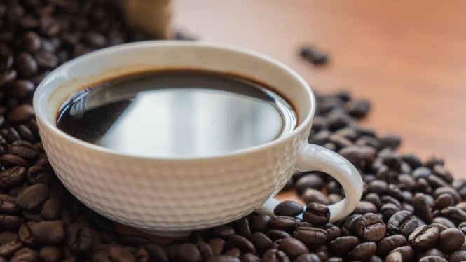 Ilustrasi kopi hitam penambah fokus saat kerja