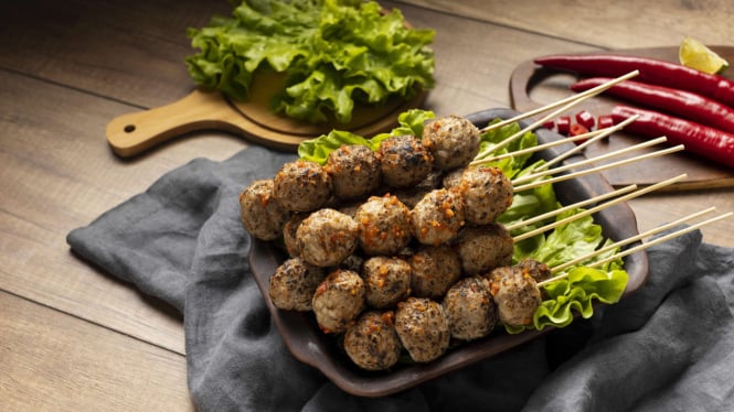 Ilustrasi Bakso Bakar Siap Disantap