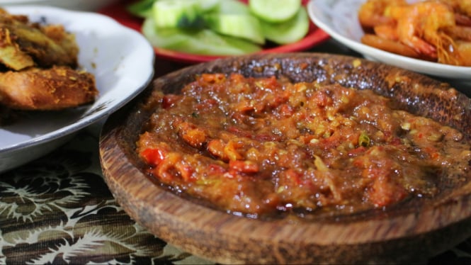 Sambal Terasi, Pelengkap dalam Lalapan