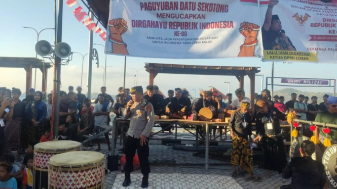 Wakapolsek Sekotong, Ipda Hasanuddin, saat membuka Festival Peresean
