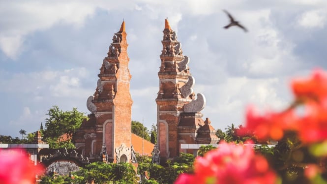 Gapura candi bentar khas Bali