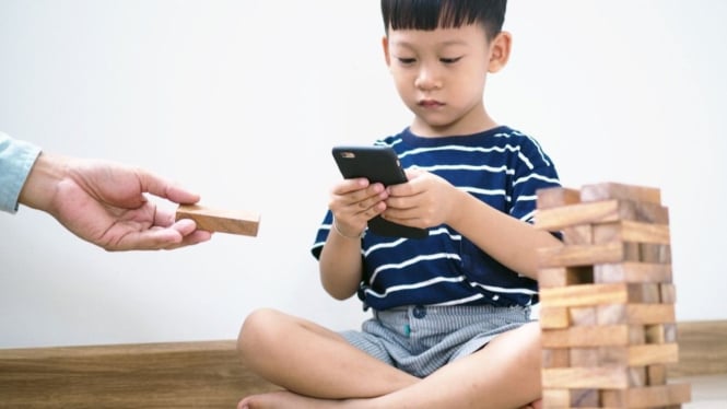 Ilustrasi Anak Kecanduan Gadget