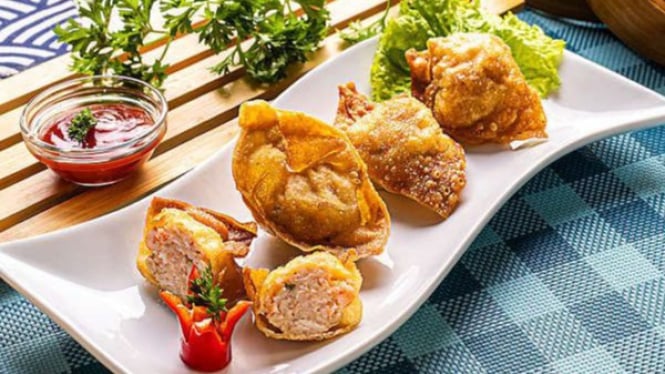 Wonton goreng, garing di luar, lembut di dalam