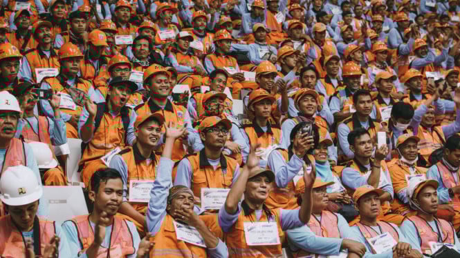 Ribuan pekerja berkumpul dalam acara besar
