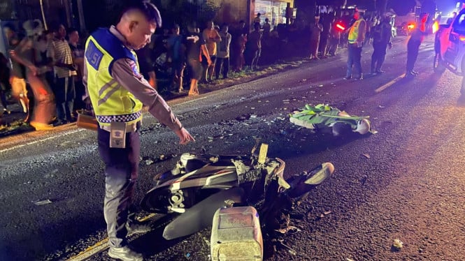 Personil Satlantas Polres Jembrana olah TKP