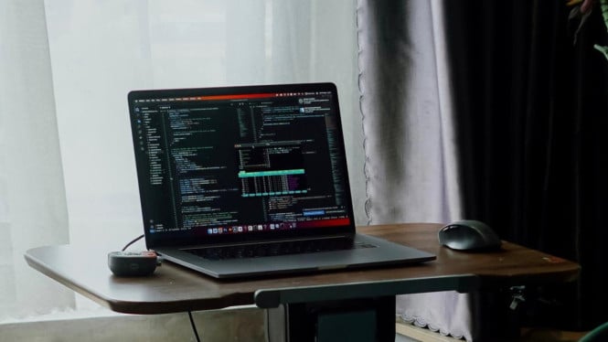 Pilih laptop remote work untuk produktivitas kerja harian