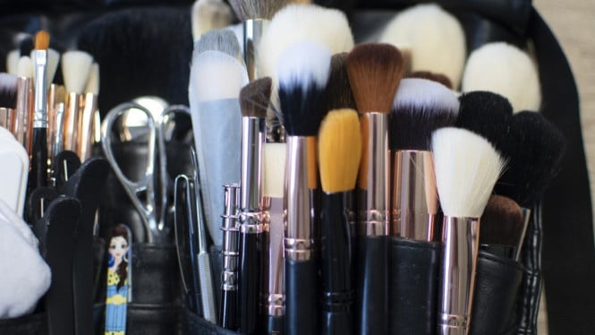 Beberapa kuas make up dengan beragam bentuk dan ukuran